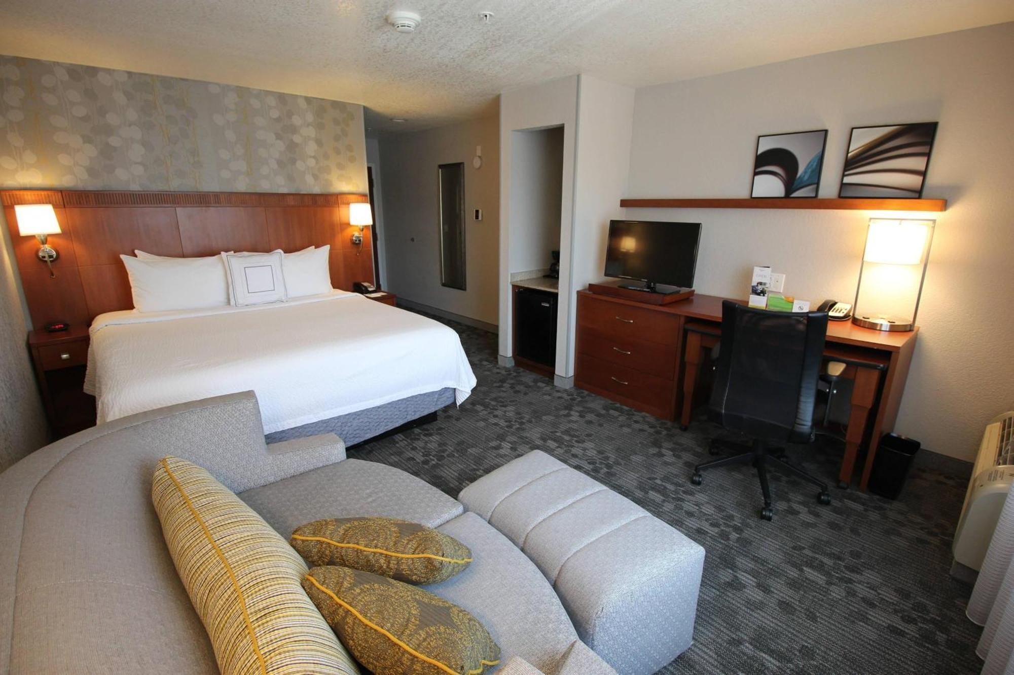Courtyard By Marriott Мерсед Екстер'єр фото