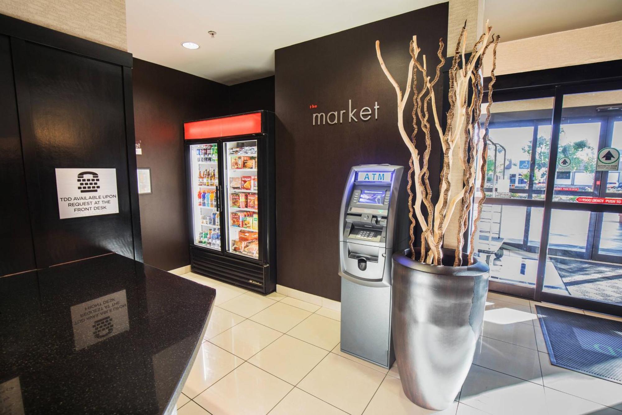 Courtyard By Marriott Мерсед Екстер'єр фото