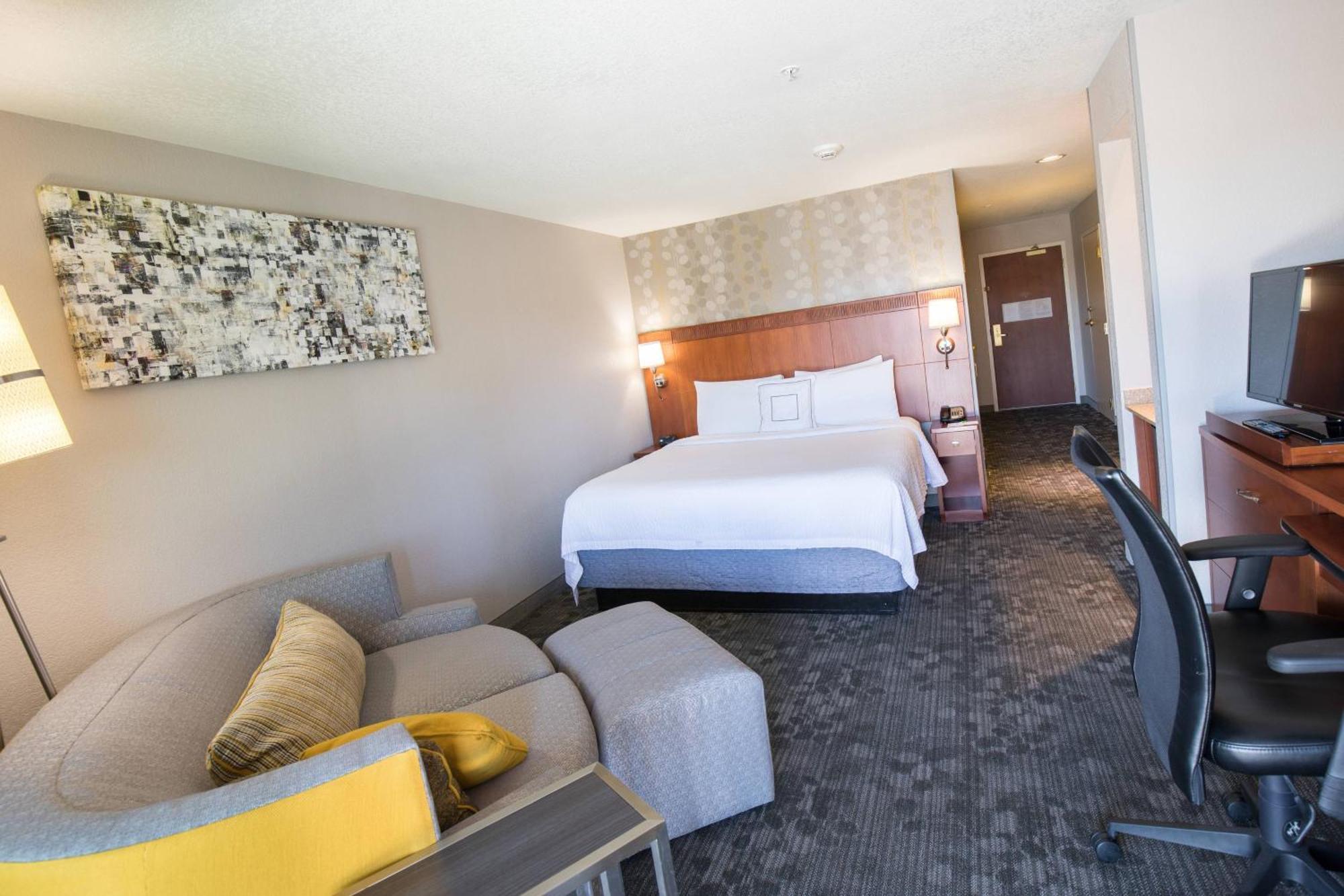 Courtyard By Marriott Мерсед Екстер'єр фото